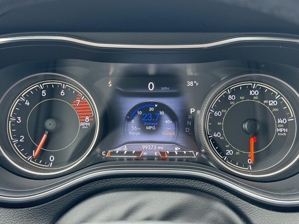 Jeep Cherokee Vehicle Full-screen Gallery Image 21