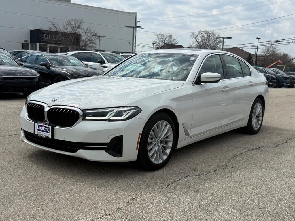 BMW 5 Series Vehicle Full-screen Gallery Image 07