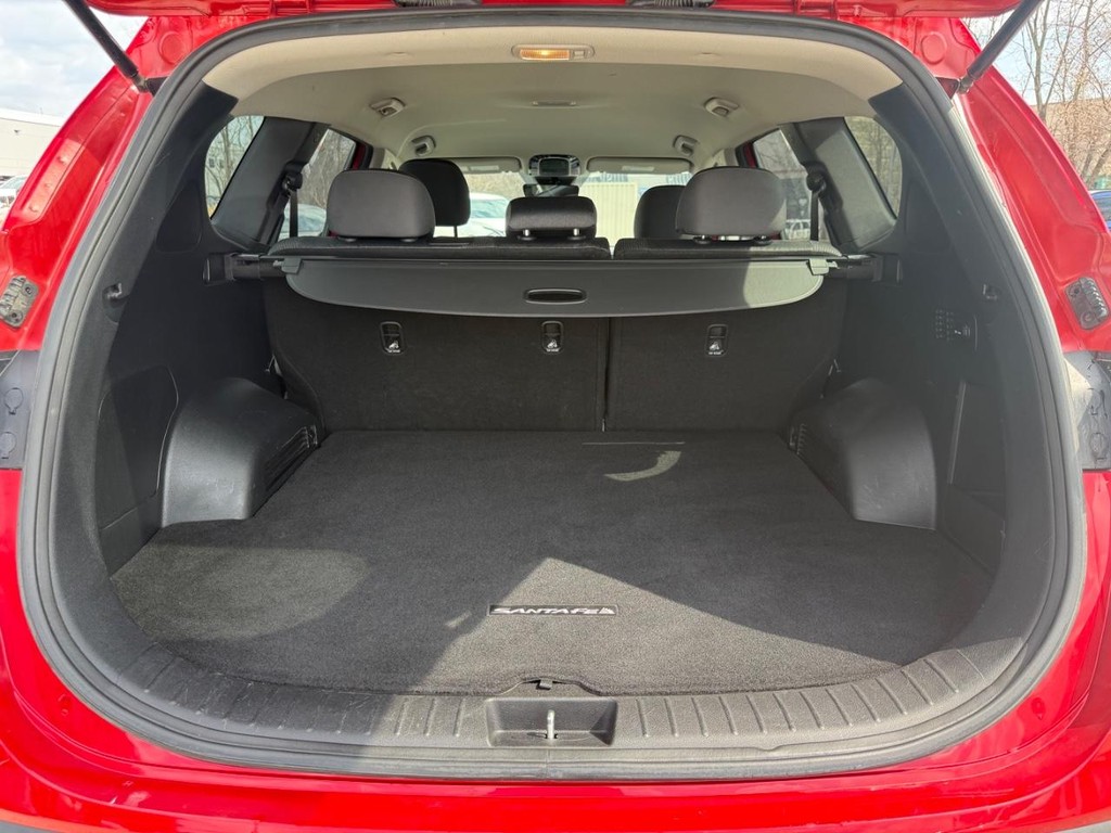 Hyundai Santa Fe Vehicle Full-screen Gallery Image 05