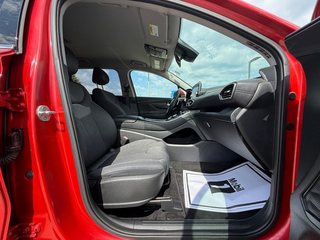 Hyundai Santa Fe Vehicle Full-screen Gallery Image 10