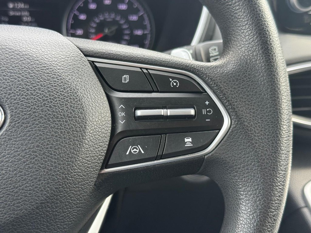 Hyundai Santa Fe Vehicle Full-screen Gallery Image 15