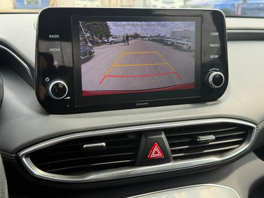 Hyundai Santa Fe Vehicle Full-screen Gallery Image 17