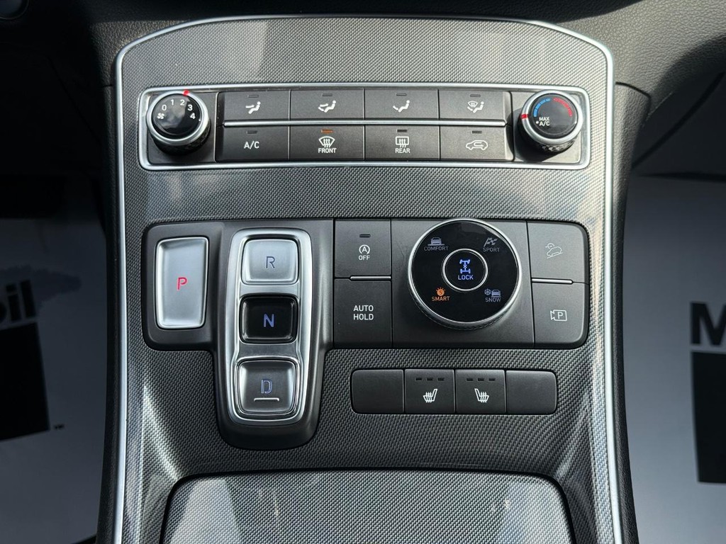 Hyundai Santa Fe Vehicle Full-screen Gallery Image 18