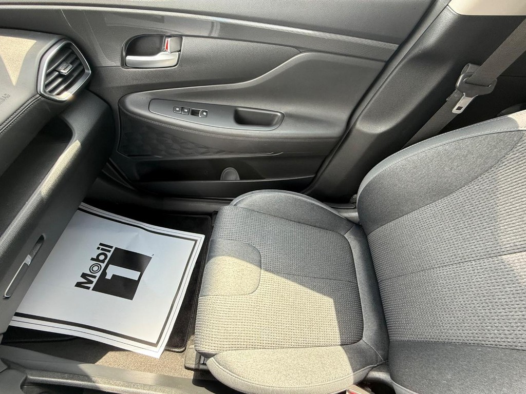 Hyundai Santa Fe Vehicle Full-screen Gallery Image 20