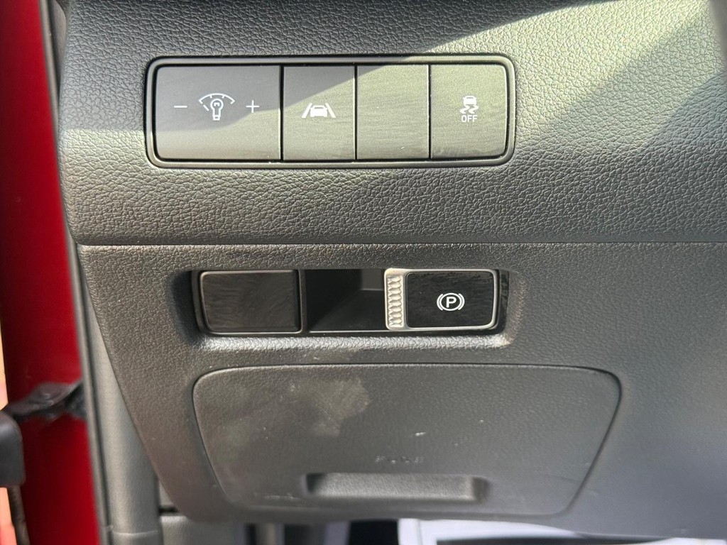 Hyundai Santa Fe Vehicle Full-screen Gallery Image 22