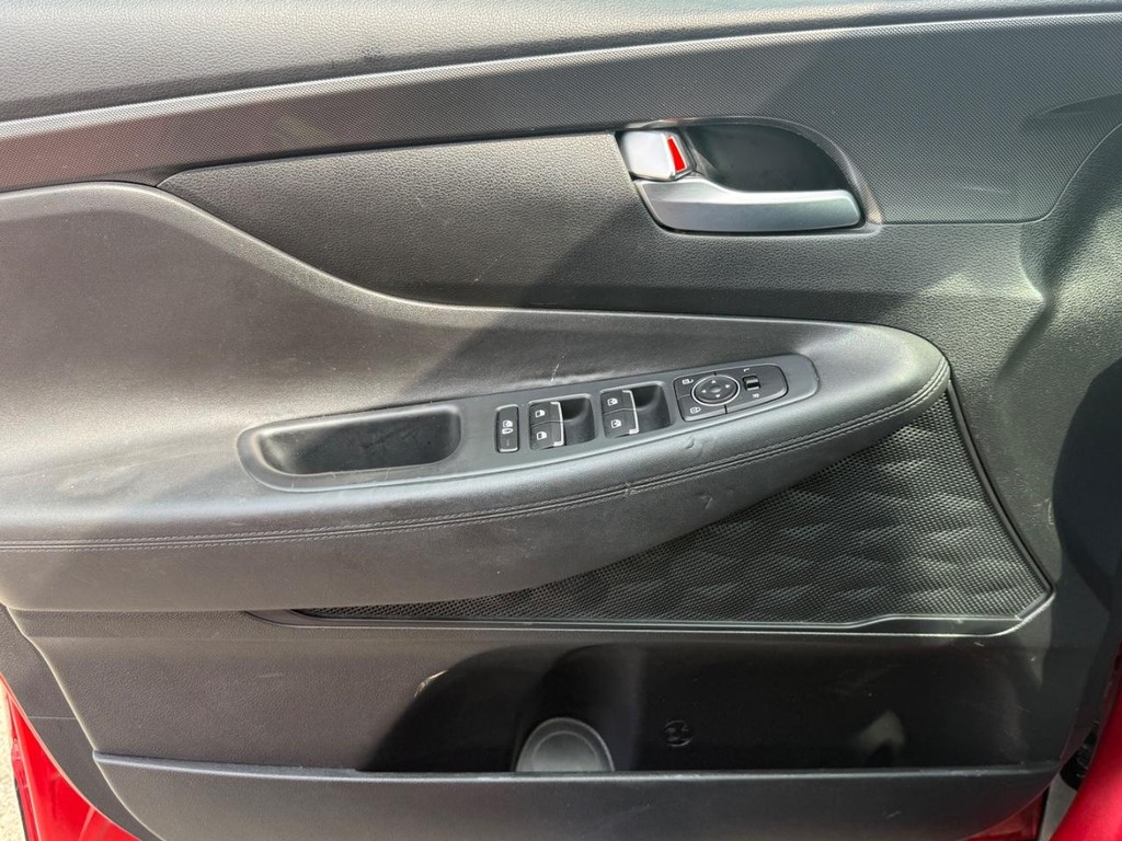 Hyundai Santa Fe Vehicle Full-screen Gallery Image 23