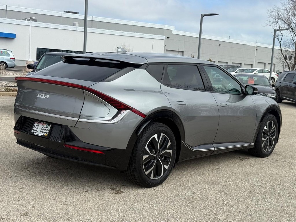 Kia EV6 Vehicle Full-screen Gallery Image 03