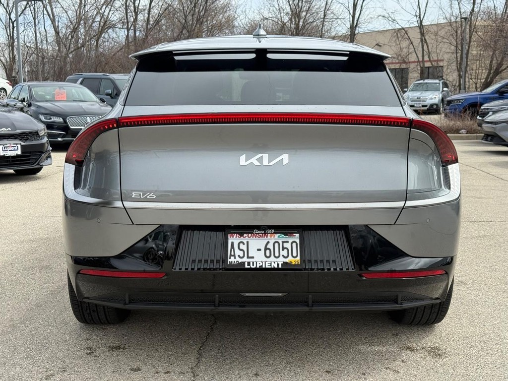 Kia EV6 Vehicle Full-screen Gallery Image 04