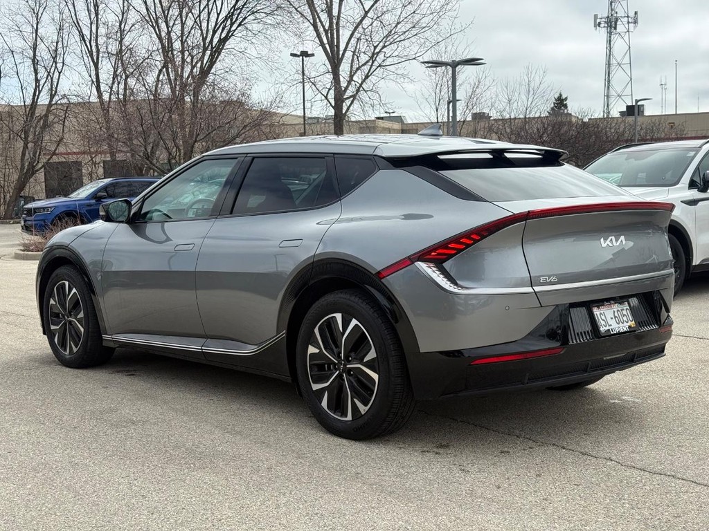 Kia EV6 Vehicle Full-screen Gallery Image 05