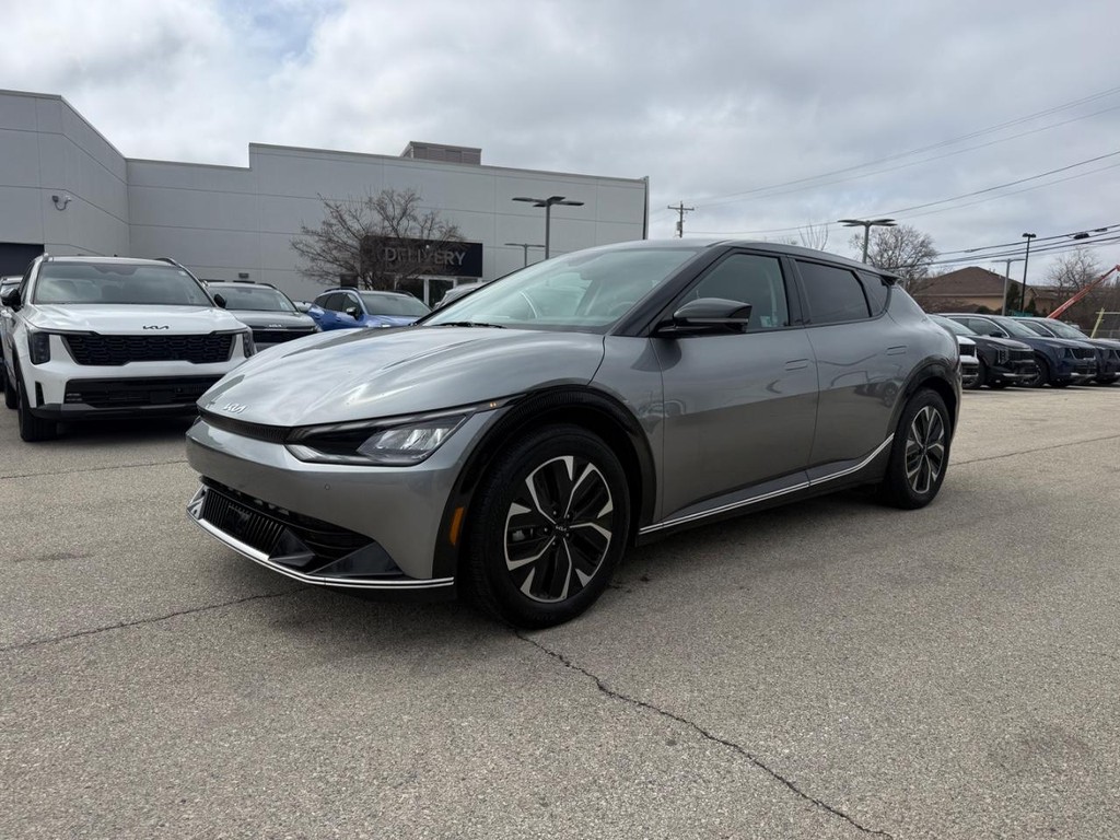 Kia EV6 Vehicle Full-screen Gallery Image 06