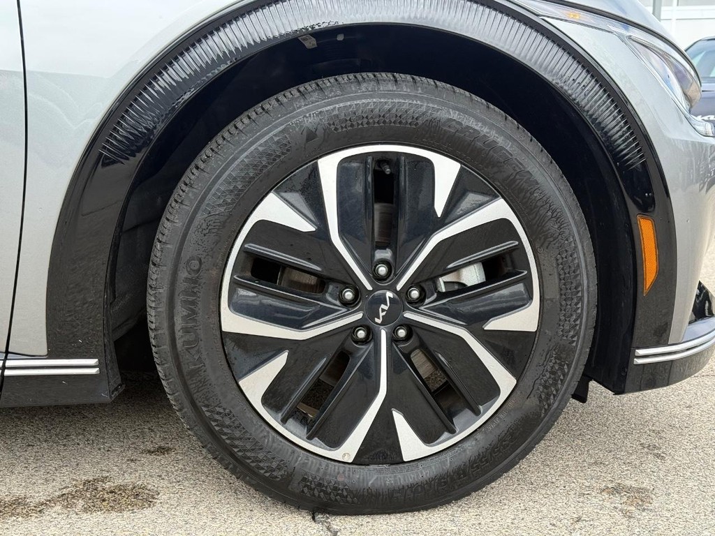 Kia EV6 Vehicle Full-screen Gallery Image 08