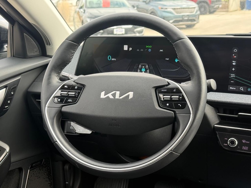Kia EV6 Vehicle Full-screen Gallery Image 12