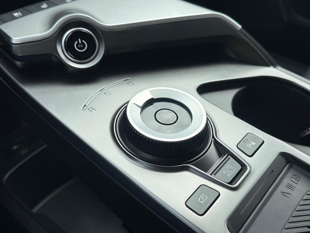 Kia EV6 Vehicle Full-screen Gallery Image 17