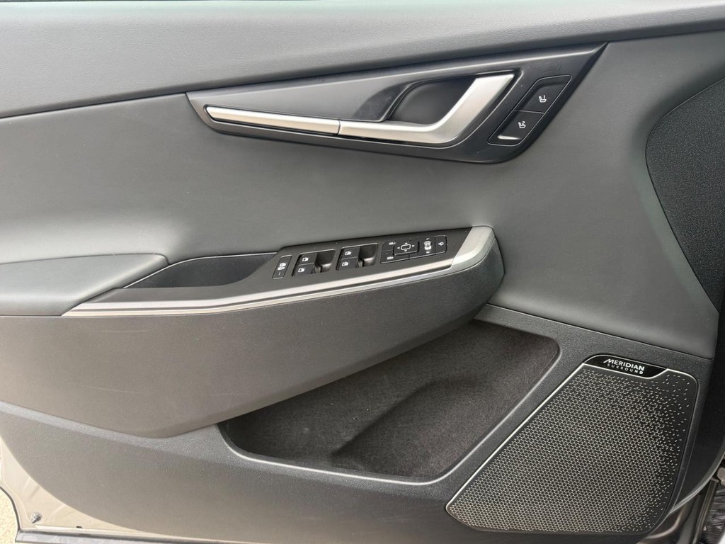 Kia EV6 Vehicle Full-screen Gallery Image 21