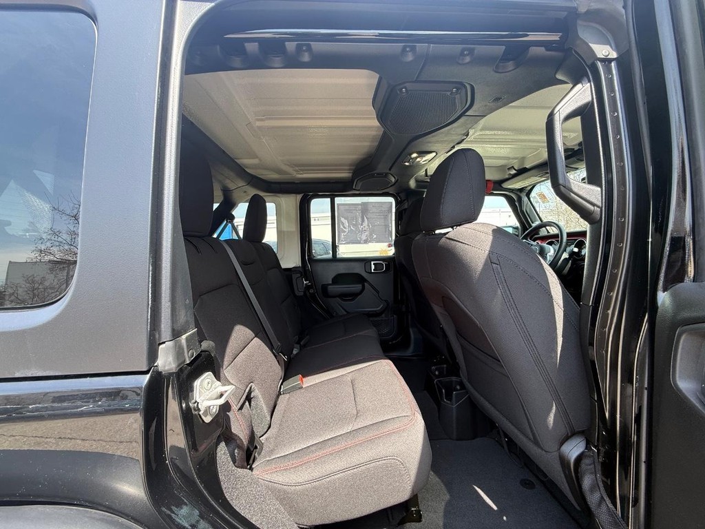 Jeep Wrangler Vehicle Full-screen Gallery Image 11