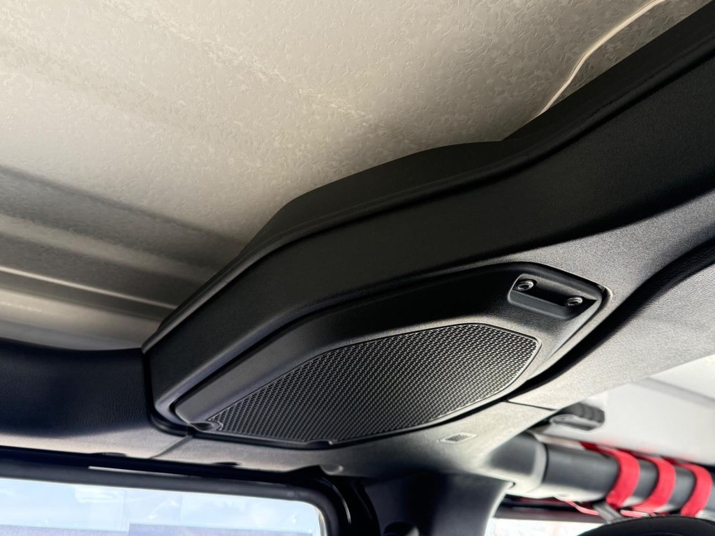 Jeep Wrangler Vehicle Full-screen Gallery Image 13