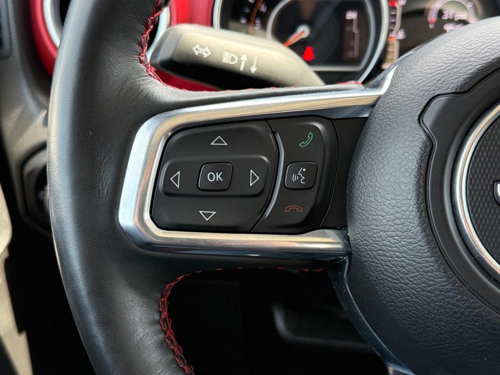 Jeep Wrangler Vehicle Full-screen Gallery Image 16