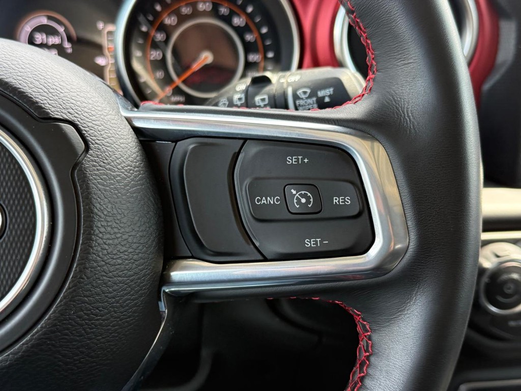 Jeep Wrangler Vehicle Full-screen Gallery Image 17