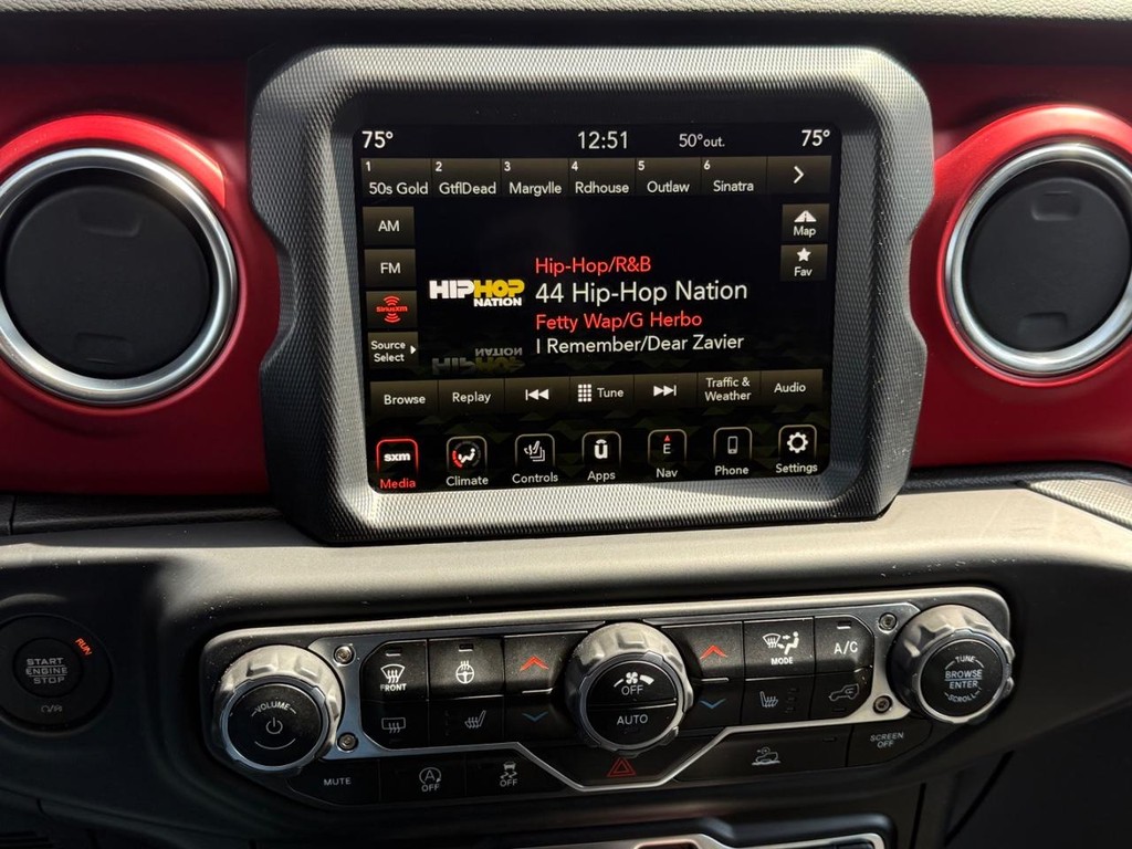 Jeep Wrangler Vehicle Full-screen Gallery Image 18