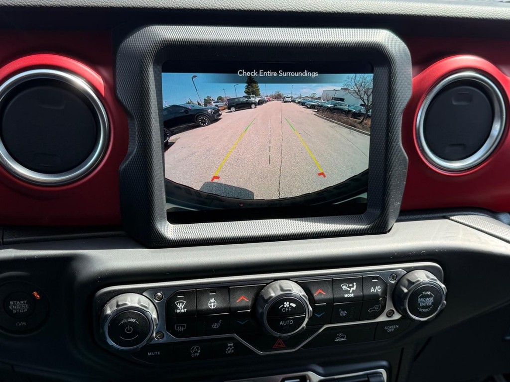 Jeep Wrangler Vehicle Full-screen Gallery Image 19