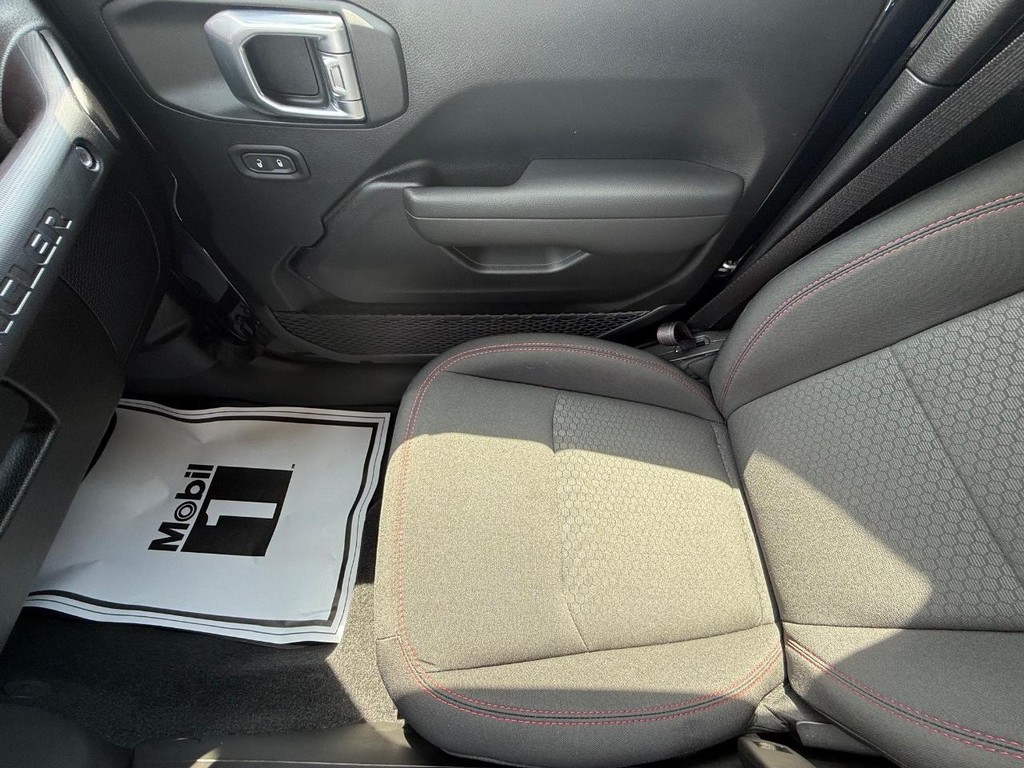 Jeep Wrangler Vehicle Full-screen Gallery Image 22