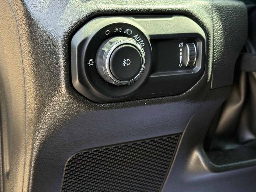 Jeep Wrangler Vehicle Full-screen Gallery Image 24