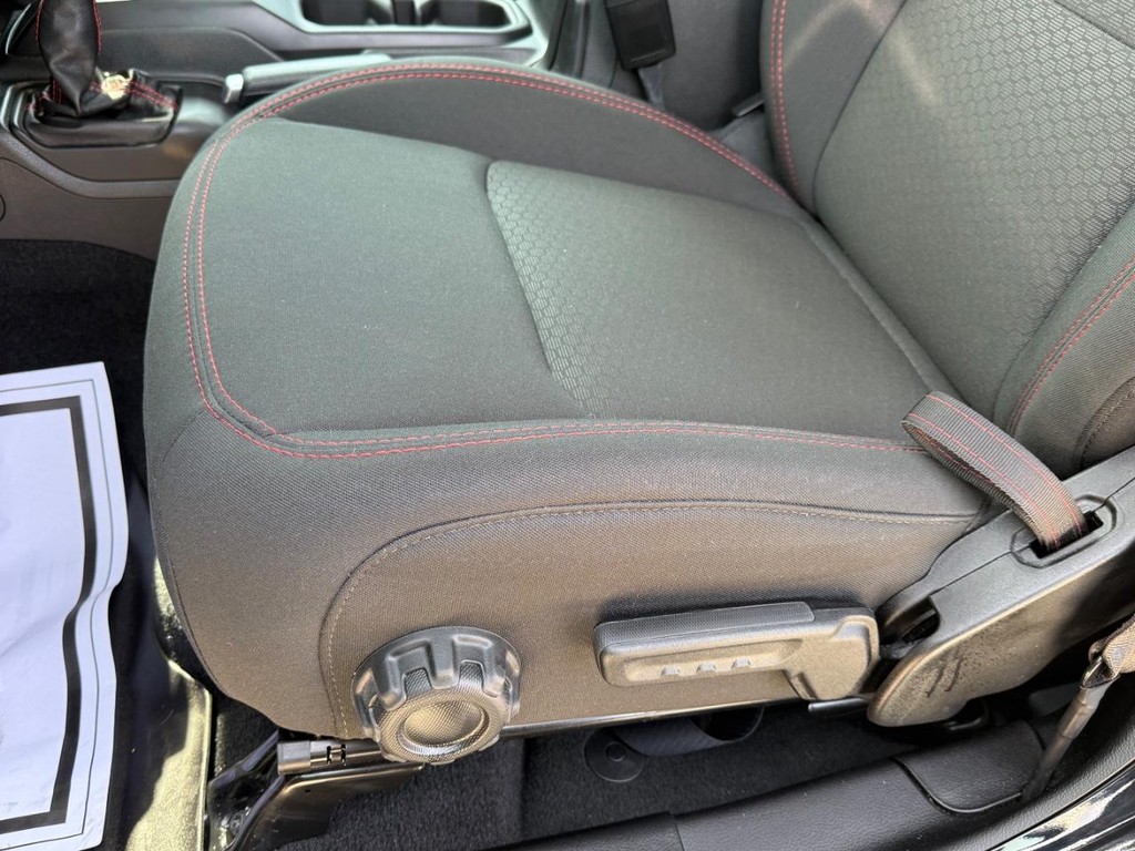 Jeep Wrangler Vehicle Full-screen Gallery Image 26