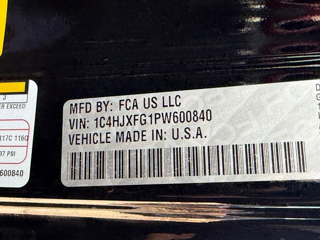 Jeep Wrangler Vehicle Full-screen Gallery Image 27