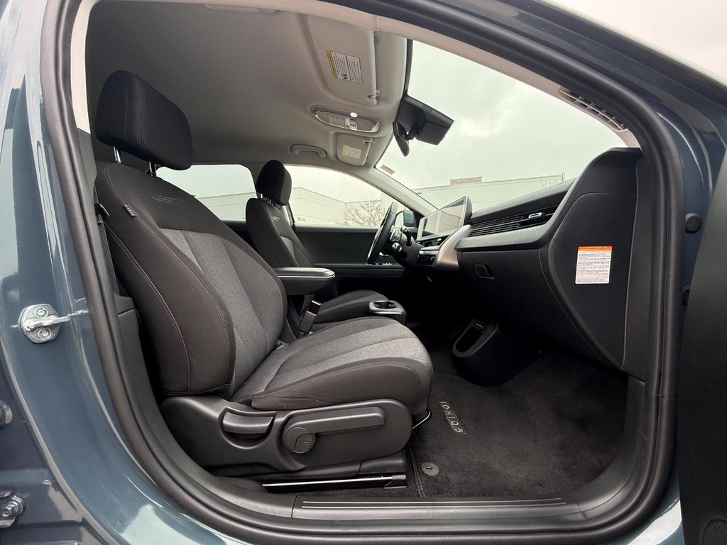 Hyundai IONIQ 5 Vehicle Full-screen Gallery Image 10