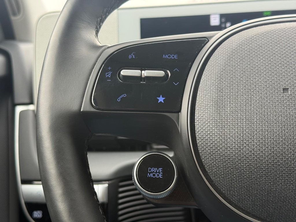 Hyundai IONIQ 5 Vehicle Full-screen Gallery Image 14