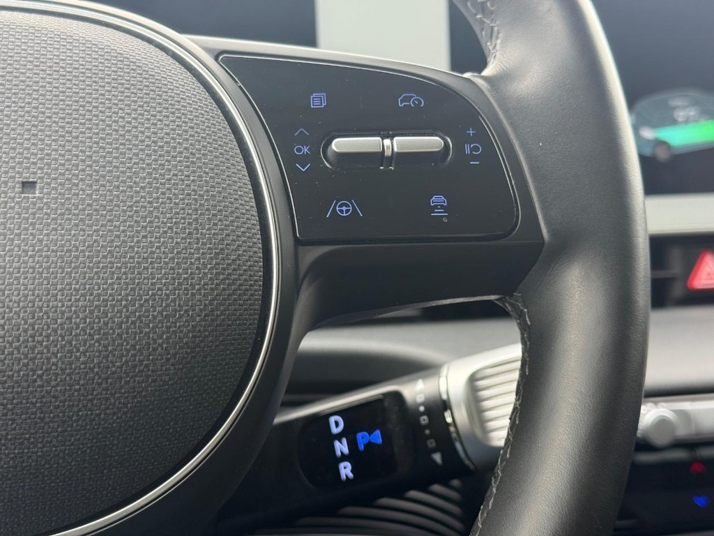 Hyundai IONIQ 5 Vehicle Full-screen Gallery Image 15