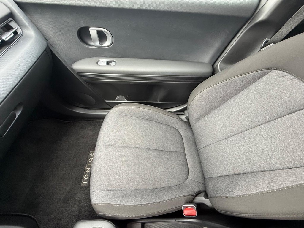 Hyundai IONIQ 5 Vehicle Full-screen Gallery Image 20
