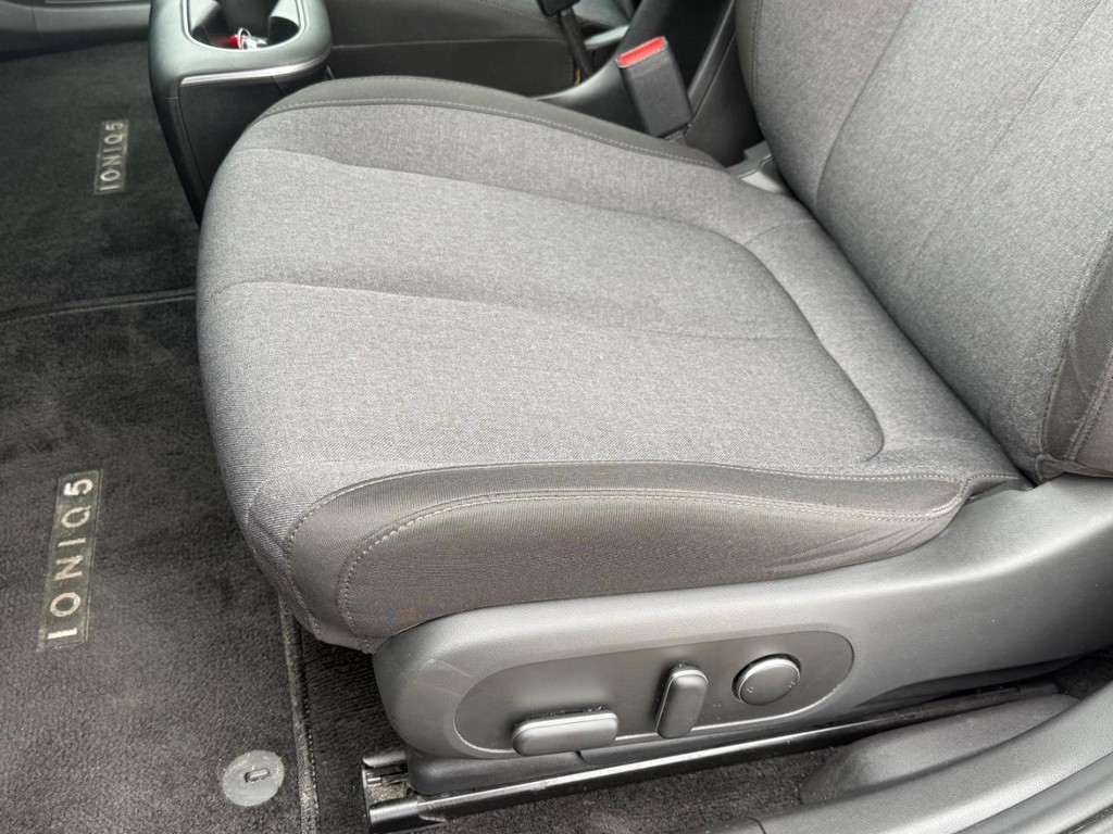Hyundai IONIQ 5 Vehicle Full-screen Gallery Image 24