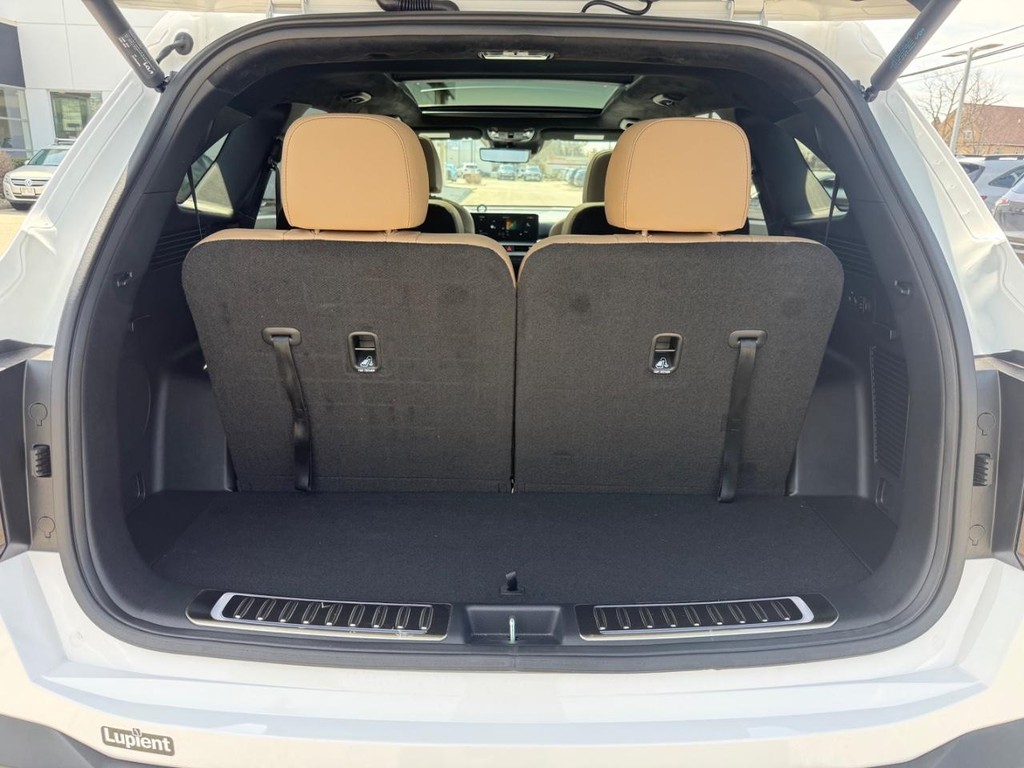 Kia Sorento Vehicle Full-screen Gallery Image 05