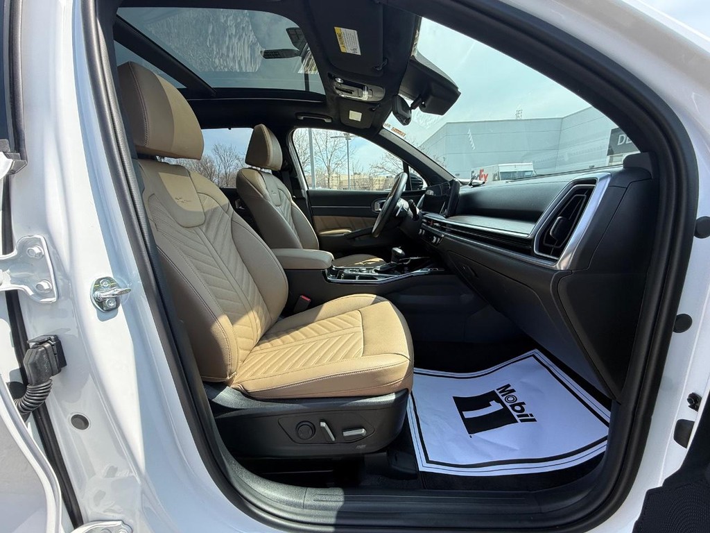 Kia Sorento Vehicle Full-screen Gallery Image 10