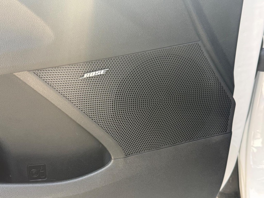 Kia Sorento Vehicle Full-screen Gallery Image 24