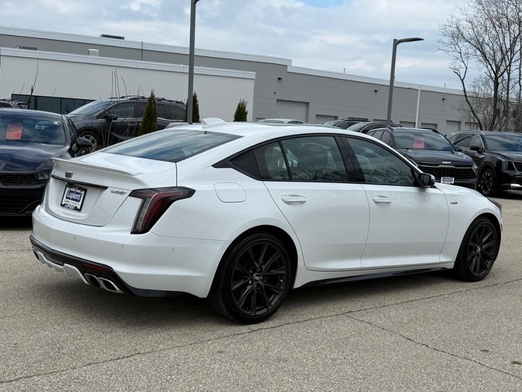 Cadillac CT5-V Vehicle Full-screen Gallery Image 03