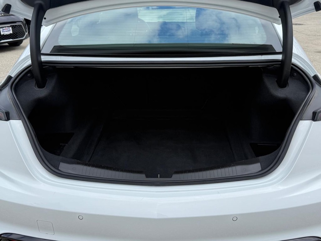 Cadillac CT5-V Vehicle Full-screen Gallery Image 05