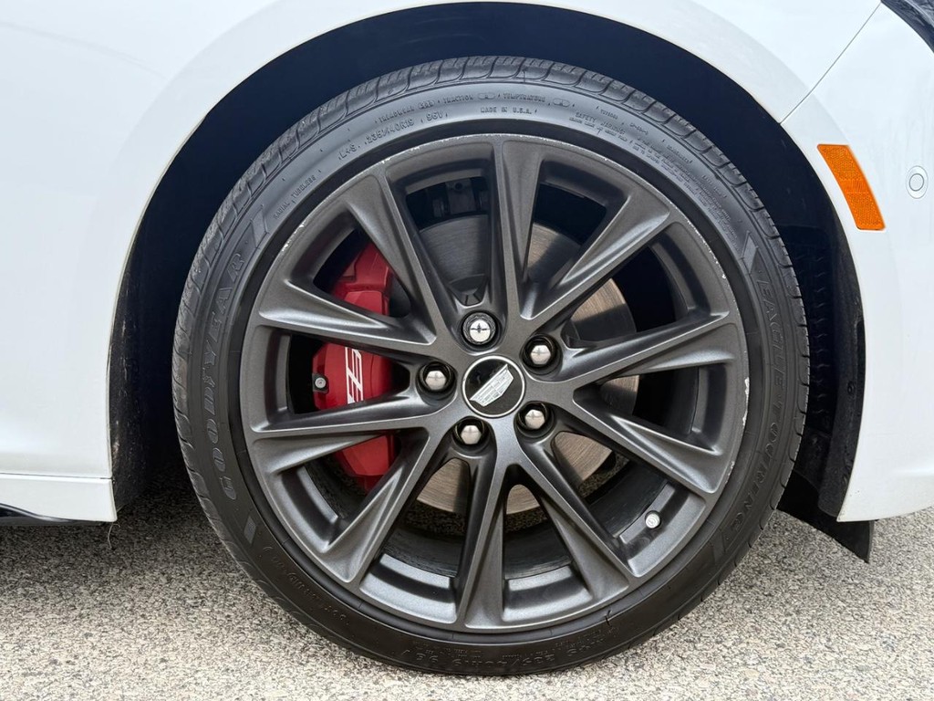 Cadillac CT5-V Vehicle Full-screen Gallery Image 09