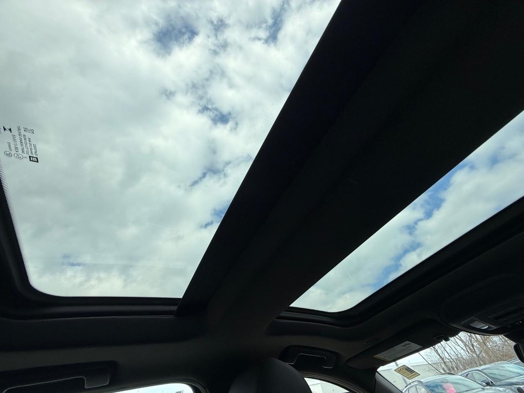 Cadillac CT5-V Vehicle Full-screen Gallery Image 12