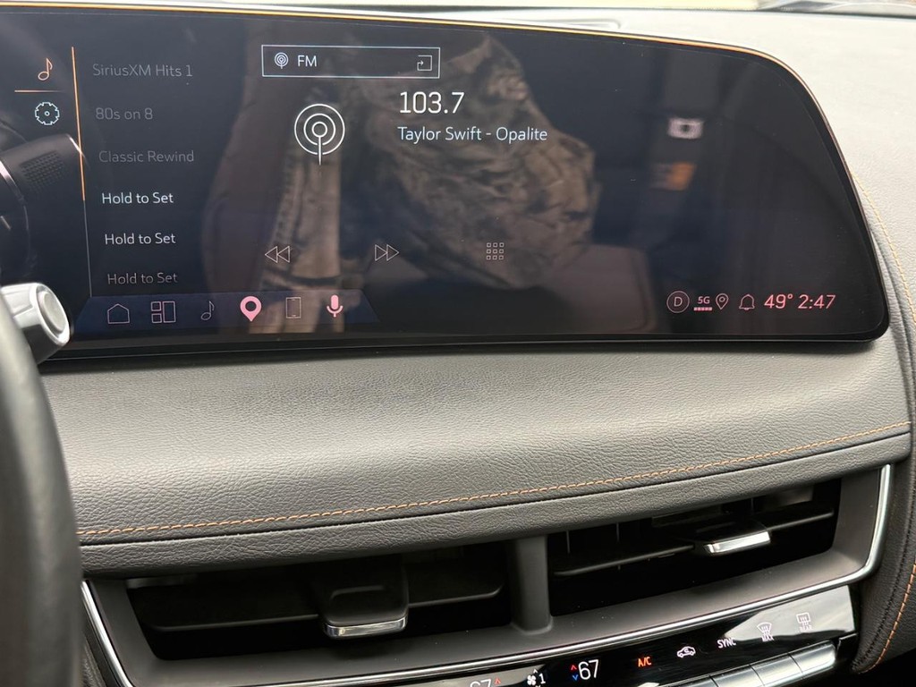 Cadillac CT5-V Vehicle Full-screen Gallery Image 17