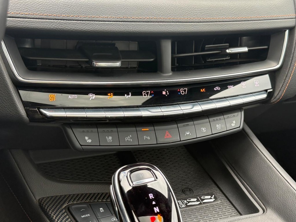 Cadillac CT5-V Vehicle Full-screen Gallery Image 19