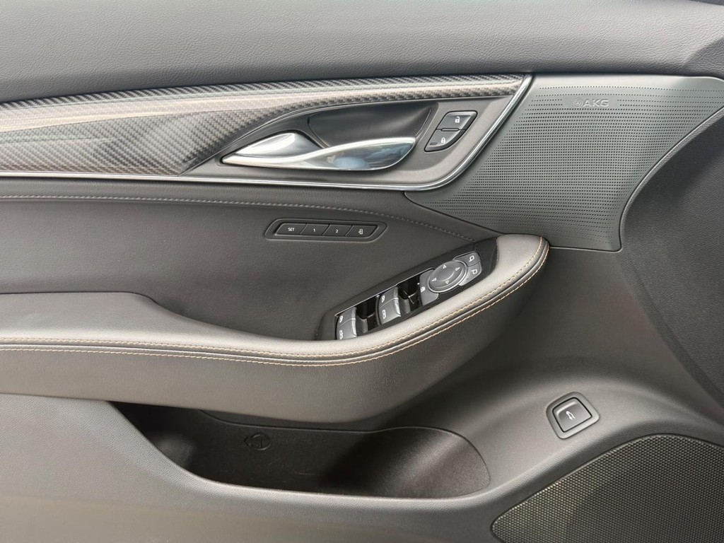 Cadillac CT5-V Vehicle Full-screen Gallery Image 24