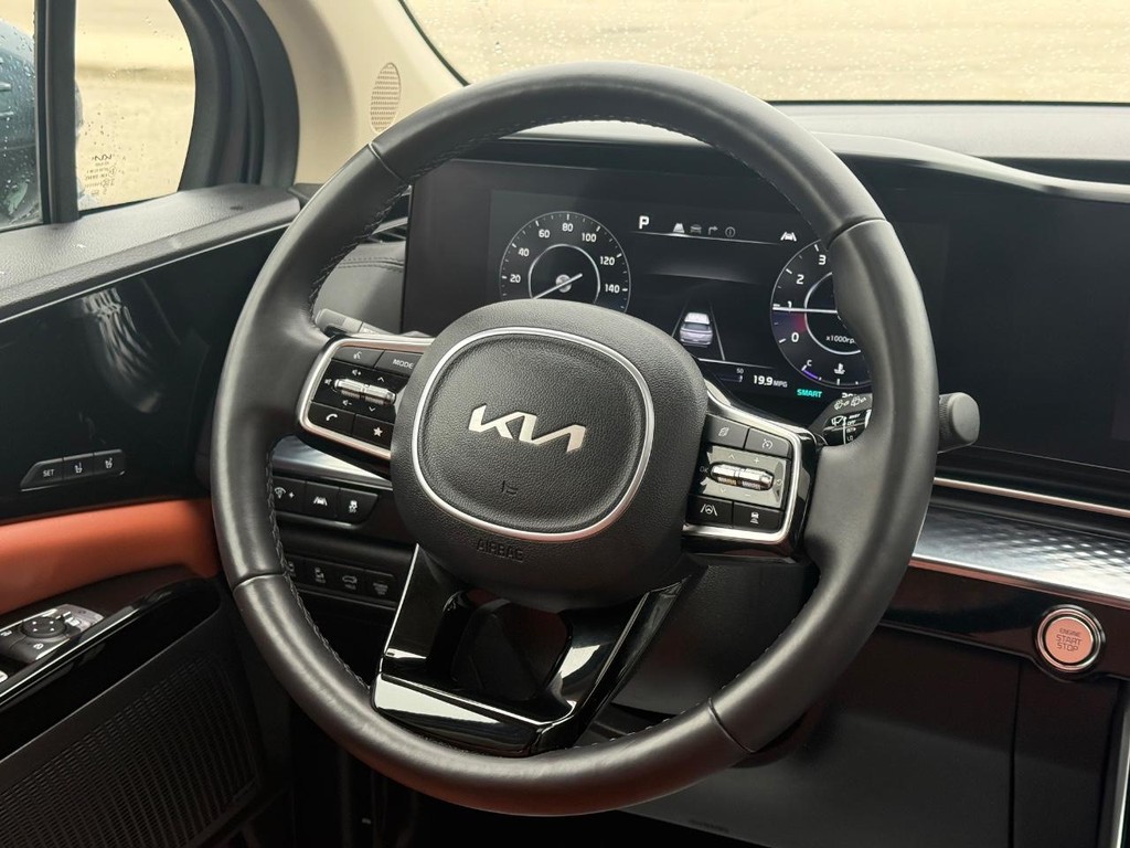 Kia Carnival Vehicle Full-screen Gallery Image 16