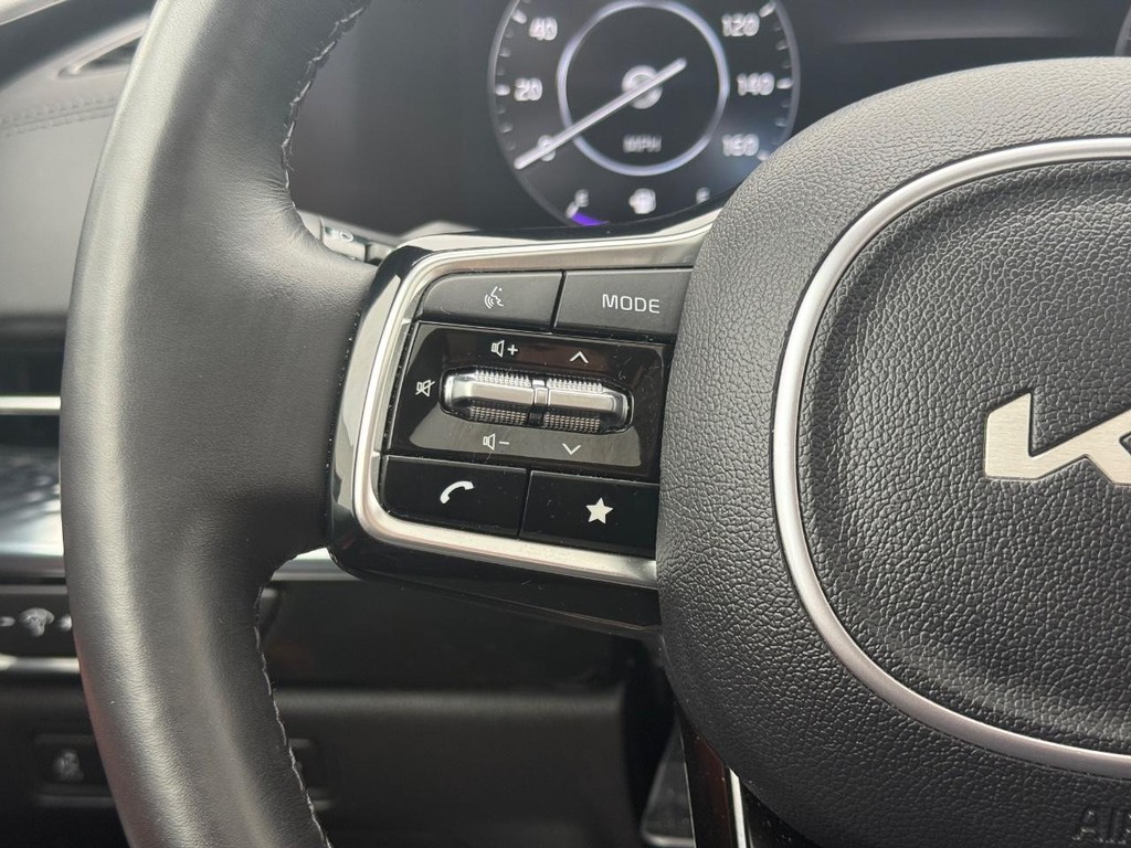 Kia Carnival Vehicle Full-screen Gallery Image 17