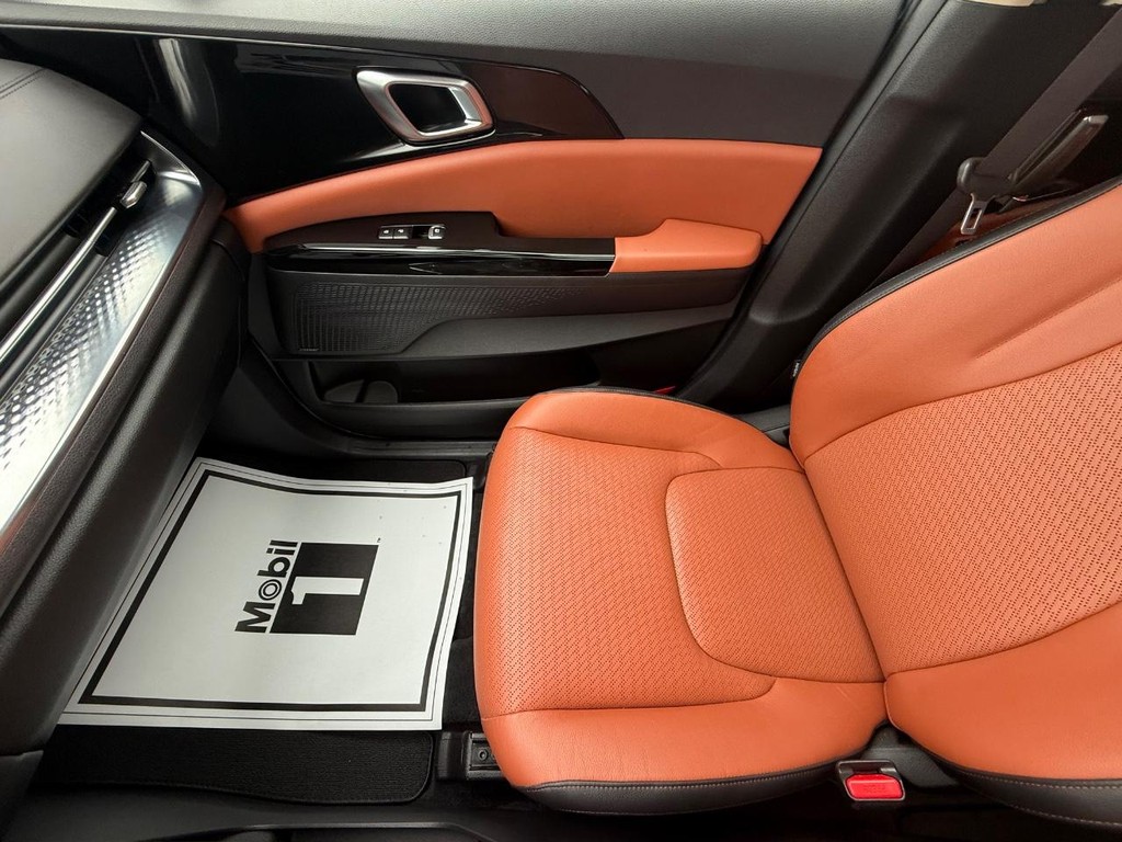 Kia Carnival Vehicle Full-screen Gallery Image 23