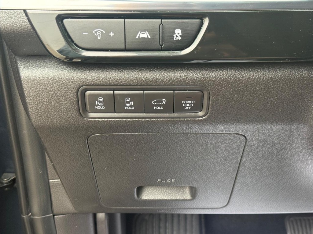 Kia Carnival Vehicle Full-screen Gallery Image 25