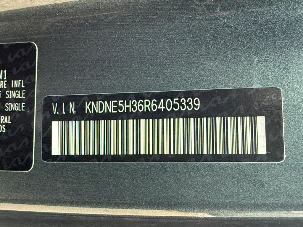 Kia Carnival Vehicle Full-screen Gallery Image 28