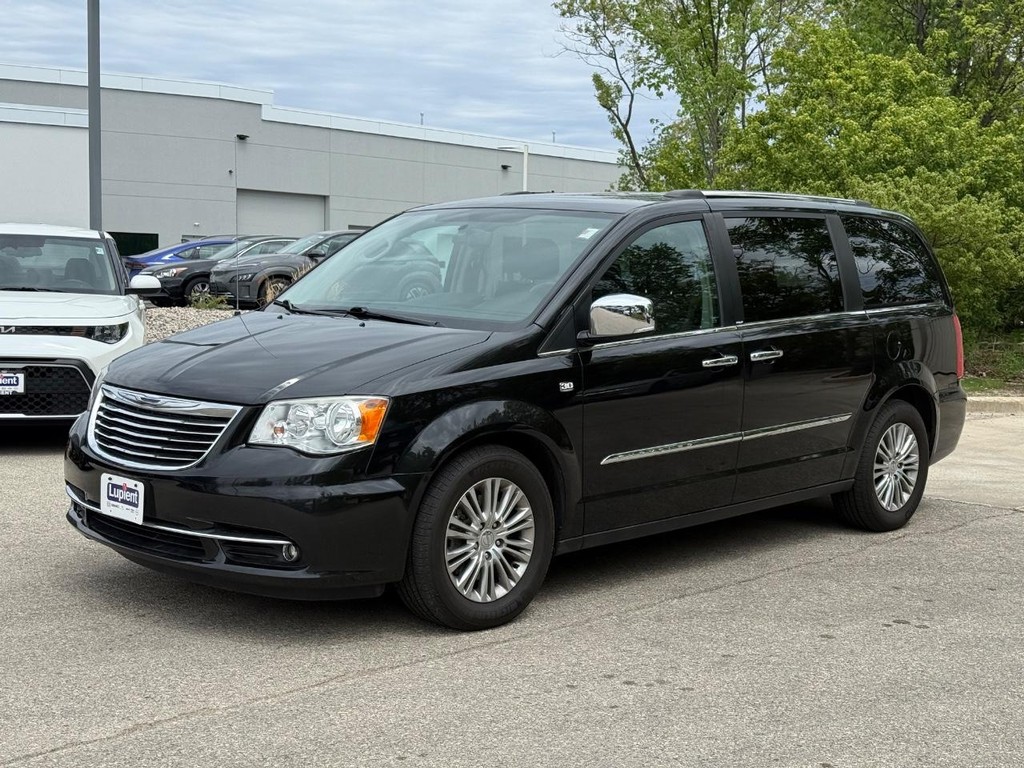 Chrysler Town & Country Vehicle Full-screen Gallery Image 07