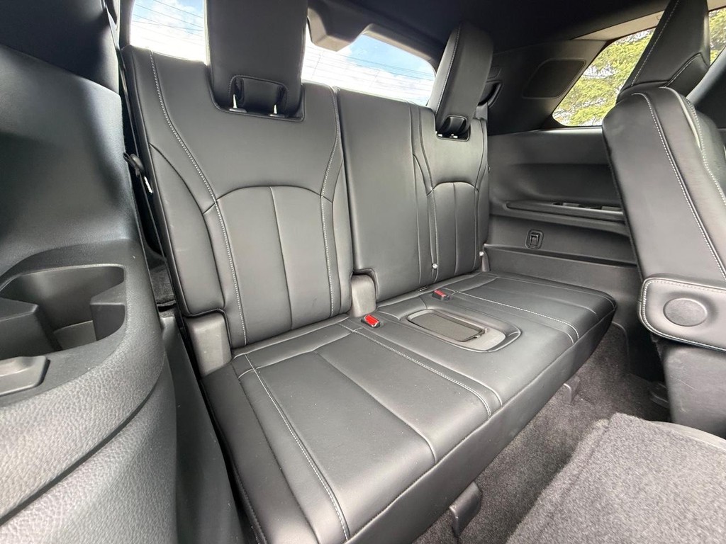 INFINITI QX60 Vehicle Full-screen Gallery Image 11
